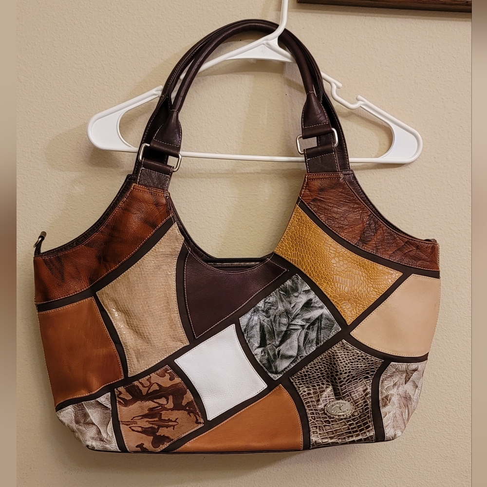 "Illution" leather printed purse. GUC. 14x10x5